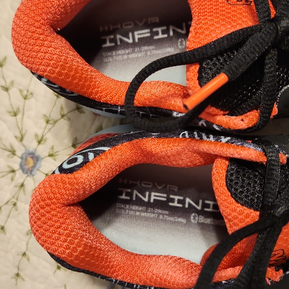 Under Armour Hovr Infinite 2 size 7. Can be connected to UA MAPMYRUN app. - Picture 10 of 11